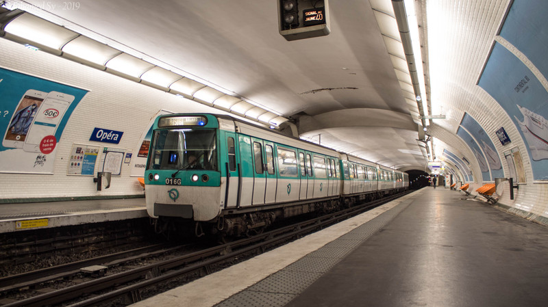 Photos du métro parisien. 190202042853712345